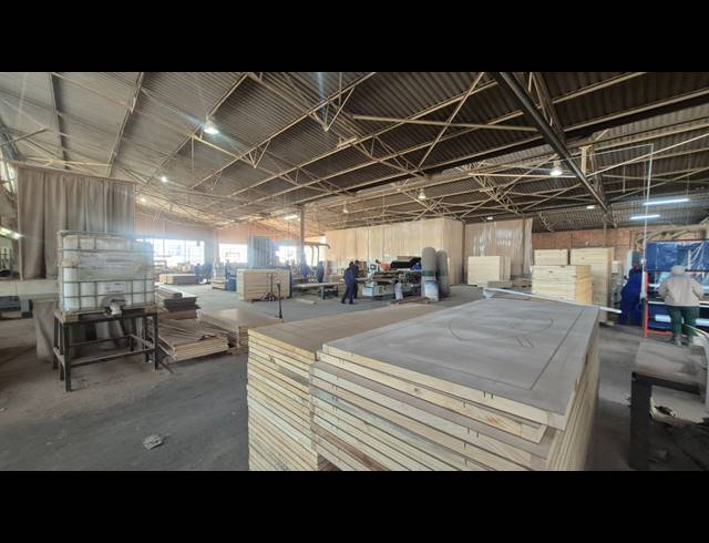 2,500M² FACTORY TO LET IN ANDERBOLT